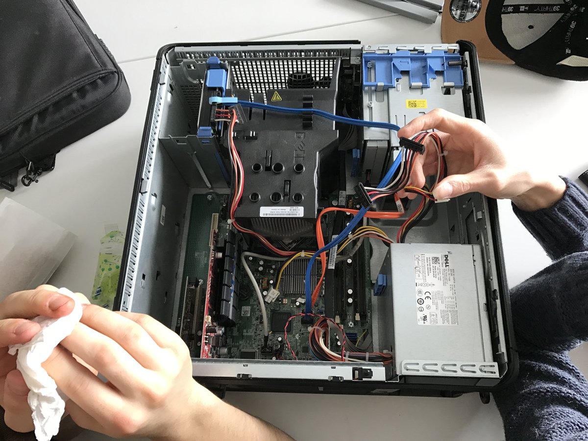 DU_usetic's tweet photo. Semaine sur le fonctionnement d'un ordinateur ! Ça travaille durement au D.U USETIC ! https://t.co/ZuH6MFx0YK