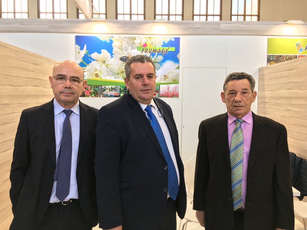 RevistaMercados's tweet photo. El sector de #fruta de hueso extremeño en #fruitlog18 ,el equipo de #Frumaex https://t.co/0hdBYCHlUC