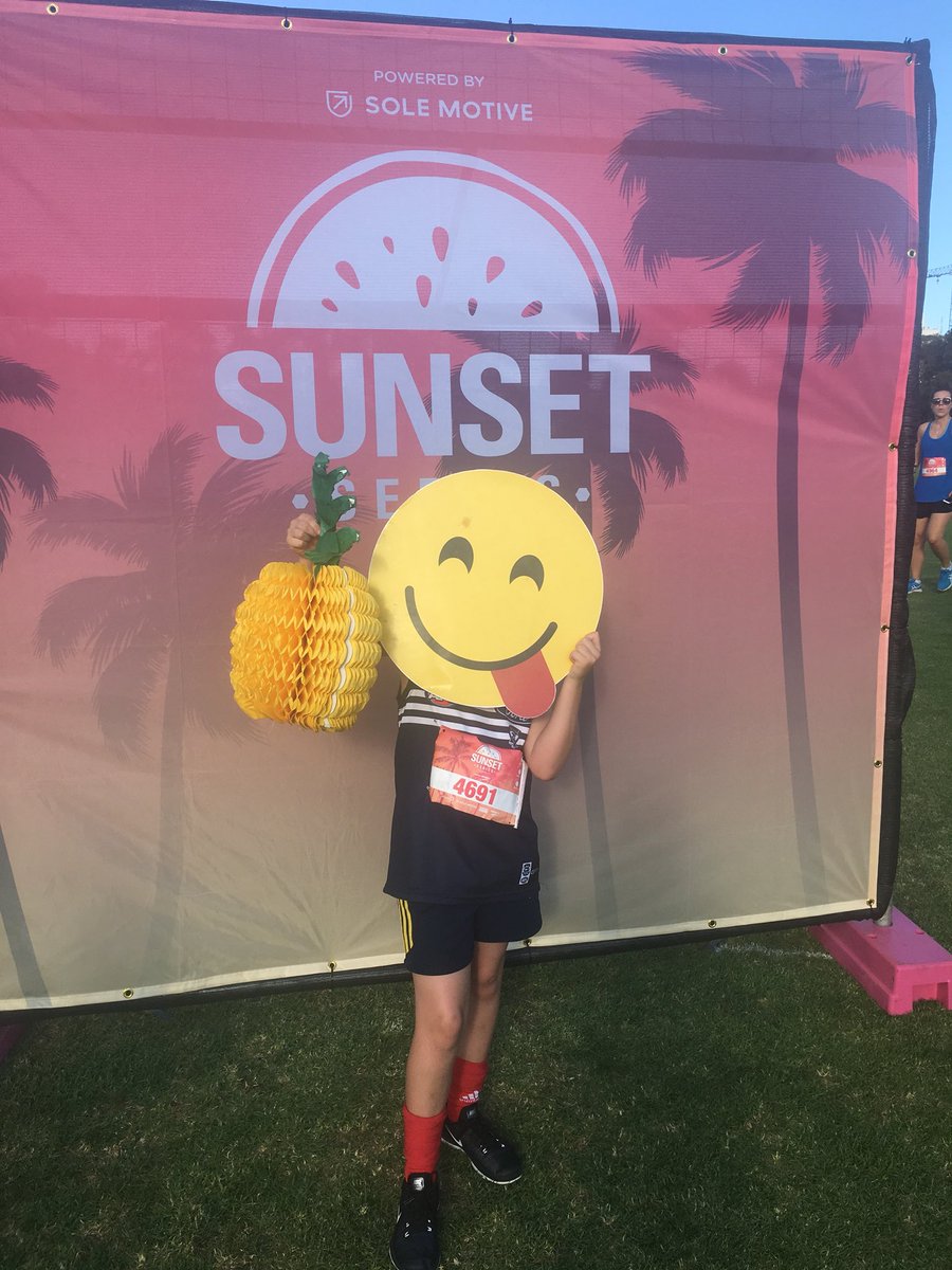 nicktfield's tweet photo. @sole_motive #SunsetSeries2018 4.8kms round Melbourne Zoo complete and only 37C in the evening! https://t.co/Yvh6ZXLmOx