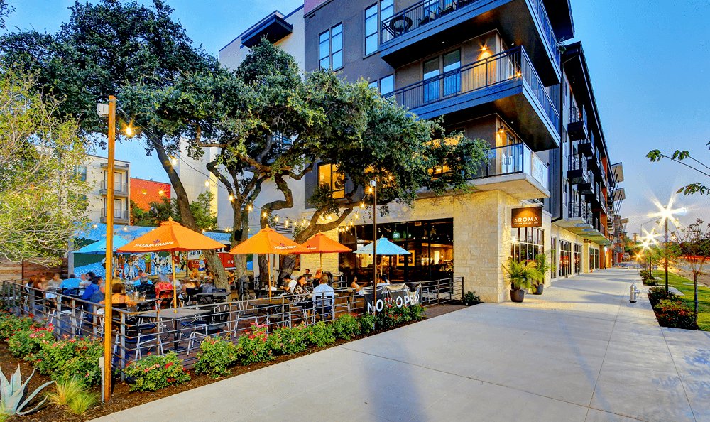 RelocatingATX's tweet image. Resort-Style Living on South Lamar Fun, eclectic atmosphere in urban community. Modern studio, 1 &amp;amp; 2 BR starting @ $1262. Gated Pet Park and Pet Wash Area Walking distance to hot spots, eateries 512-910-5294 #austin  #austintx #austinliving #austinapartments #movingtoaustin #atx