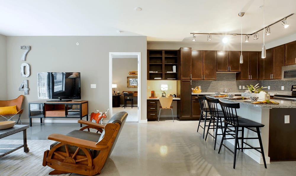 RelocatingATX's tweet image. Resort-Style Living on South Lamar Fun, eclectic atmosphere in urban community. Modern studio, 1 &amp;amp; 2 BR starting @ $1262. Gated Pet Park and Pet Wash Area Walking distance to hot spots, eateries 512-910-5294 #austin  #austintx #austinliving #austinapartments #movingtoaustin #atx