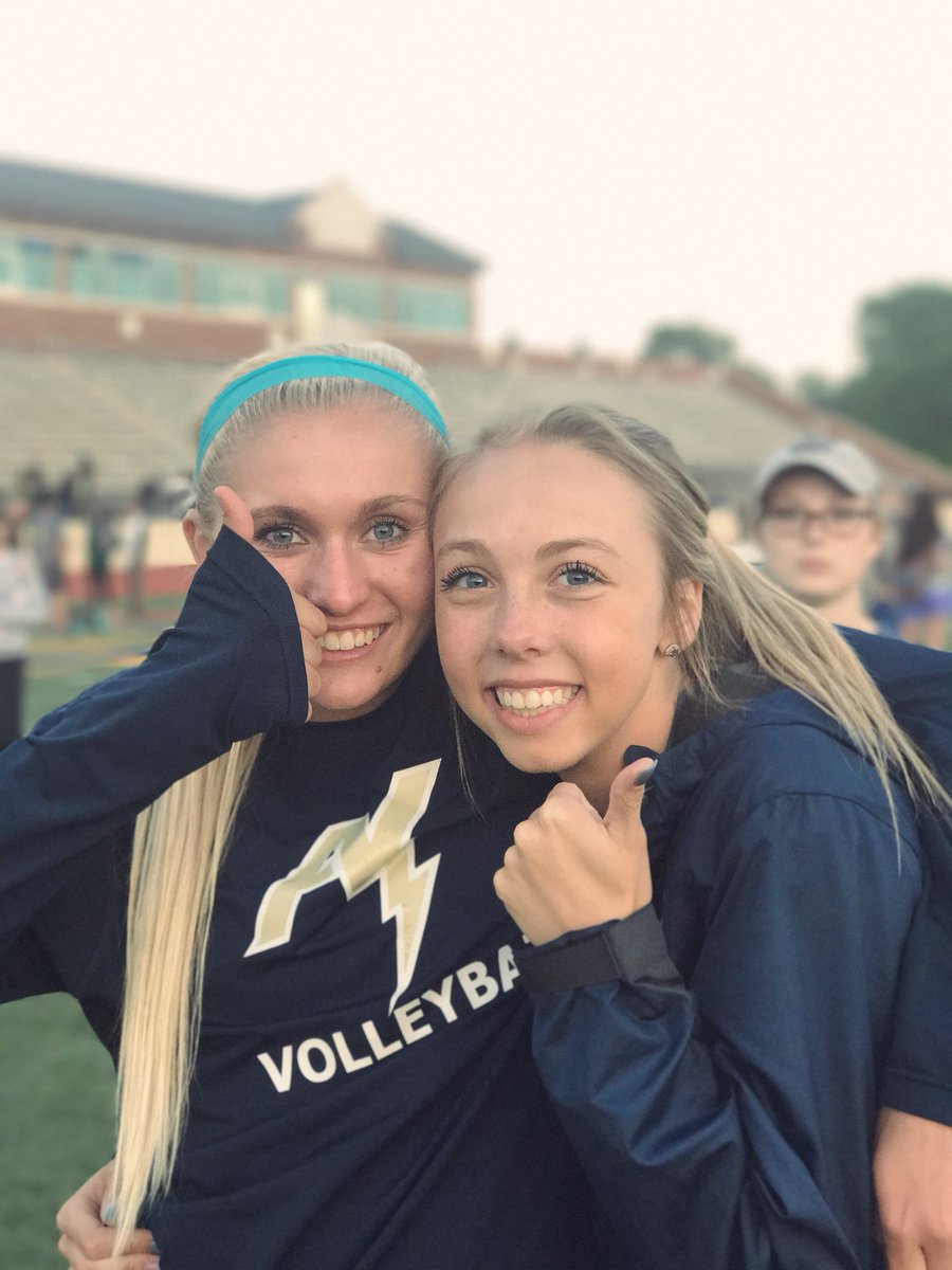 taylor_sieg's tweet photo. Happy Birthday to my girl Jenna who always brought a smile to my face and who brightened my day! Miss you so much! Track won’t be the same without you hope you had an amazing bday love you lots💕💕 https://t.co/Cq5IqF9bxv