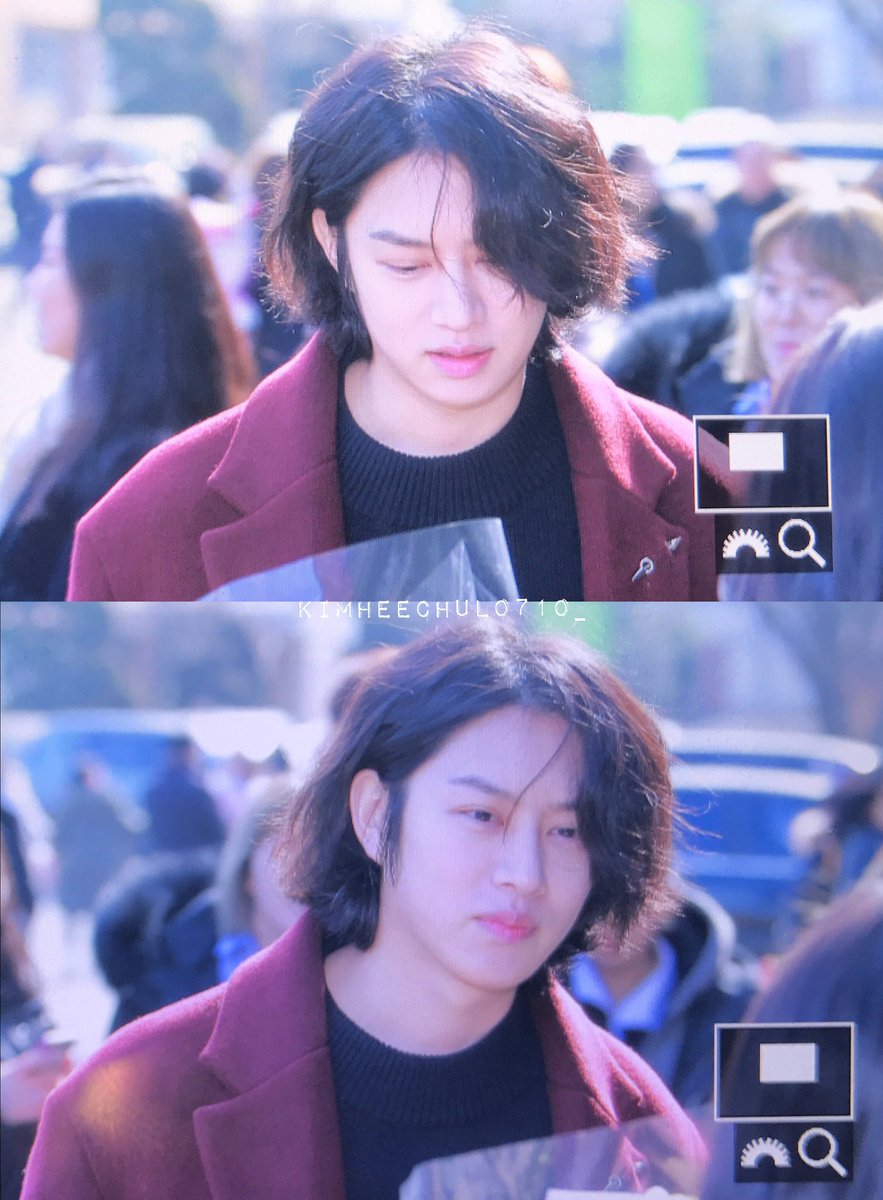 180207 김ㅅㅎ 졸업식 :: 자연광 비주얼 어떡해ㅠㅠㅠㅠㅠㅠ 눈물을 흘린다😢😢😢 #김희철 #희철 #희님 #우주대스타 #KIMHEECHUL #HEECHUL #金希澈 #슈퍼주니어 #슈주 #SJ #SuperJunior