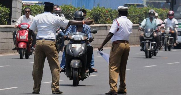 AsianetNewsSN's tweet image. ಡಿಎಲ್, ಆರ್&apos;ಸಿ, ಎಮಿಶನ್ ಇನ್ನು ಆ್ಯಪ್‌&apos;ನಲ್ಲೇ ಲಭ್ಯ; ಡಿಜಿ ಲಾಕರ್ ಬಳಸೋದು ಹೇಗೆ? kannada.asianetnews.com/news/traffic-c… #DigiLockerApp @blrcitytraffic @AddlCPTraffic #TrafficCops