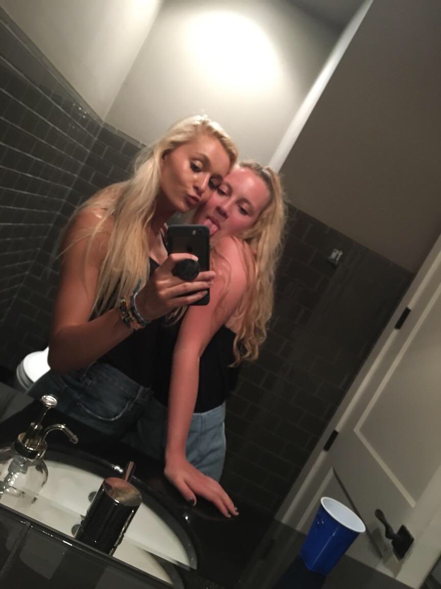 AlsbachMaddie's tweet photo. Happy birthday babe I LOVE YOU @jennamiller42 😽👅 https://t.co/y6H7X3U5Gw