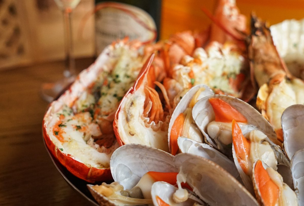 AndazShanghai's tweet photo. The Grilled Seafood Platter is Back at Xuan Bar

Swing by Xuan Bar for dinner to try our grilled seafood platter for the exclusive price of only CNY588* every night from 18:00 to 22:00.

*Prices are subject to 15% charge (inclusive of service charge and tax)
Tel: 02123101705 https://t.co/DWHnwlFHpG
