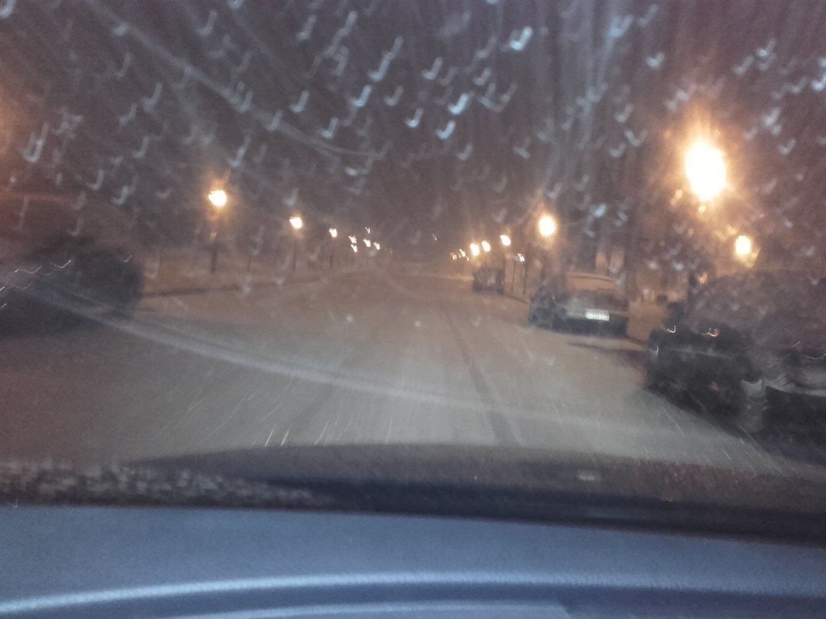 DPierna's tweet photo. Trayecto LAKUA hasta Miñano con mucho cuidadito. Los accesos al @PTAlava más o menos bien. @bilbao_miren #NieveVG https://t.co/xURkF37eom
