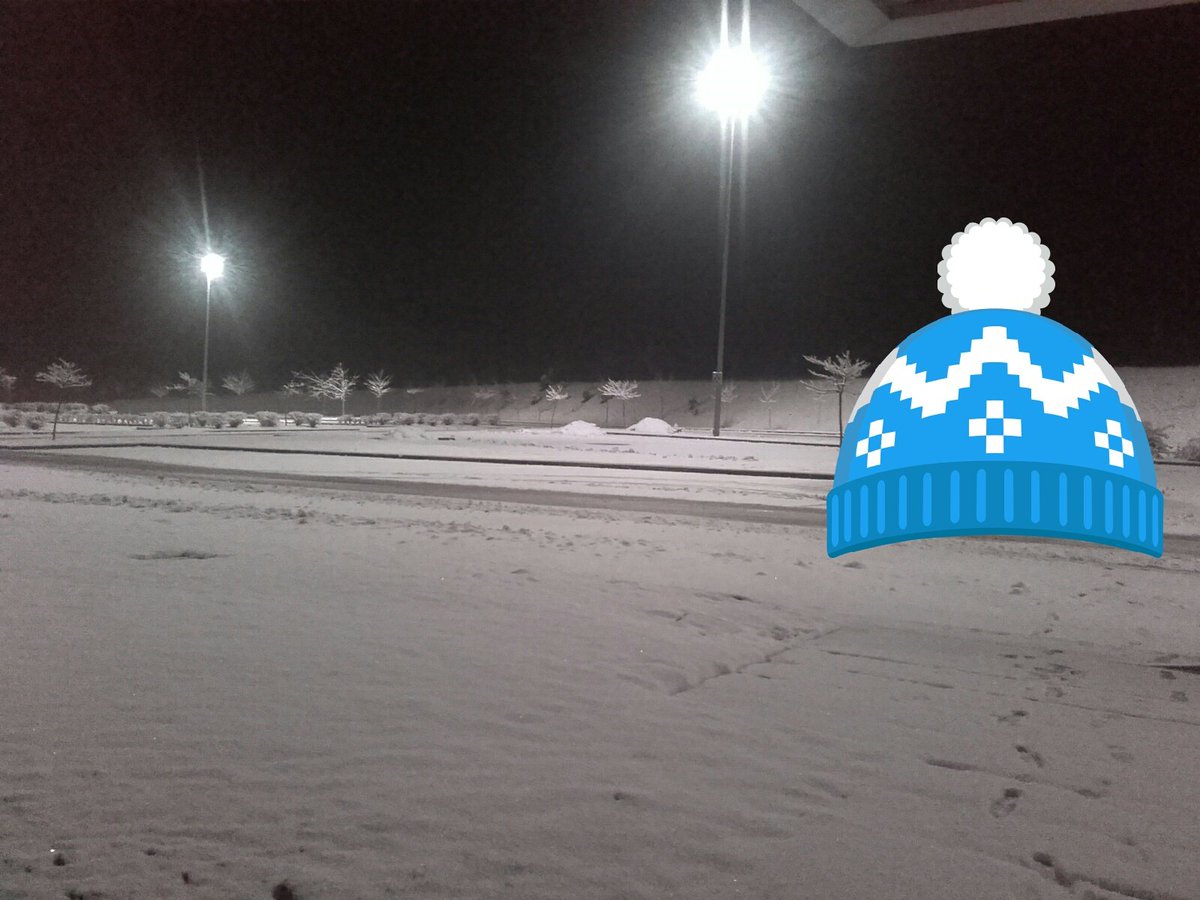 DPierna's tweet photo. Trayecto LAKUA hasta Miñano con mucho cuidadito. Los accesos al @PTAlava más o menos bien. @bilbao_miren #NieveVG https://t.co/xURkF37eom