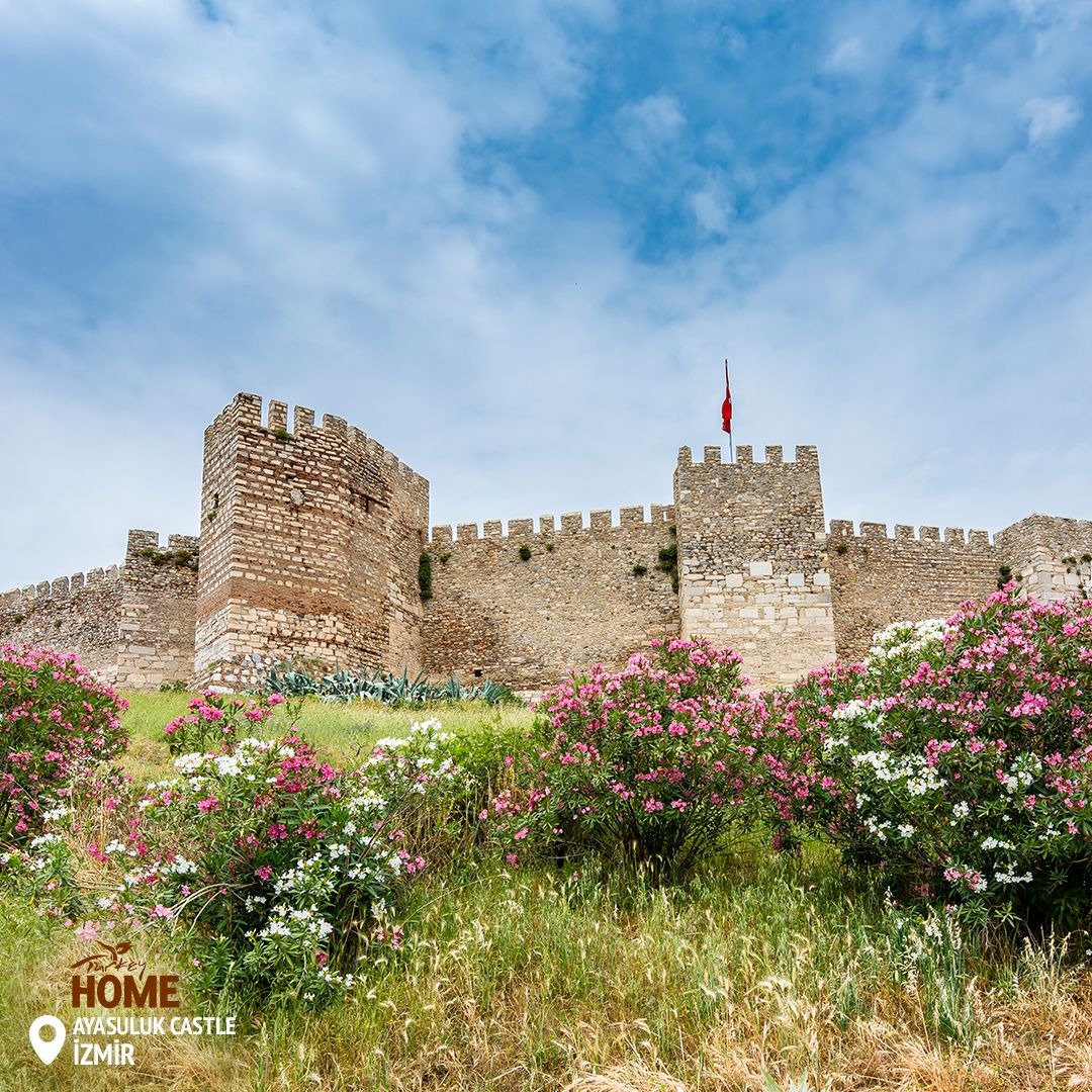 GoTurkiye's tweet photo. Ayasuluk Castle is the Byzantine castle overlooking #Ephesus in the town of Selçuk. This region of the Aegean has a history that just never ends! https://t.co/mNqVFJb0On