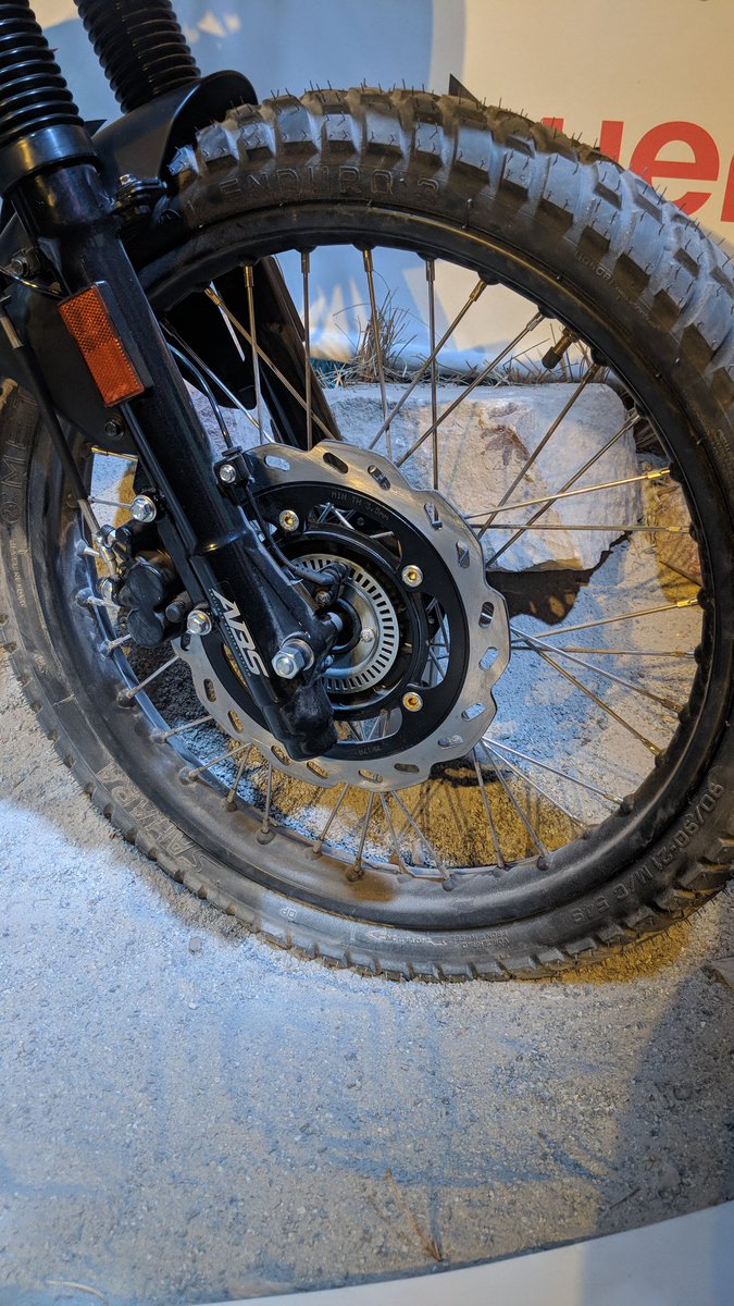 tech2eets's tweet photo. Adventure tourers are hot and @HeroMotoCorp wants a share of that pie with the #Xpulse200 performance tourer. Long travel suspension, 200cc engine and those huge tyres that are ready to take on any surface, this looks exciting. #AutoExpo2018 https://t.co/ifTY3bCf2e