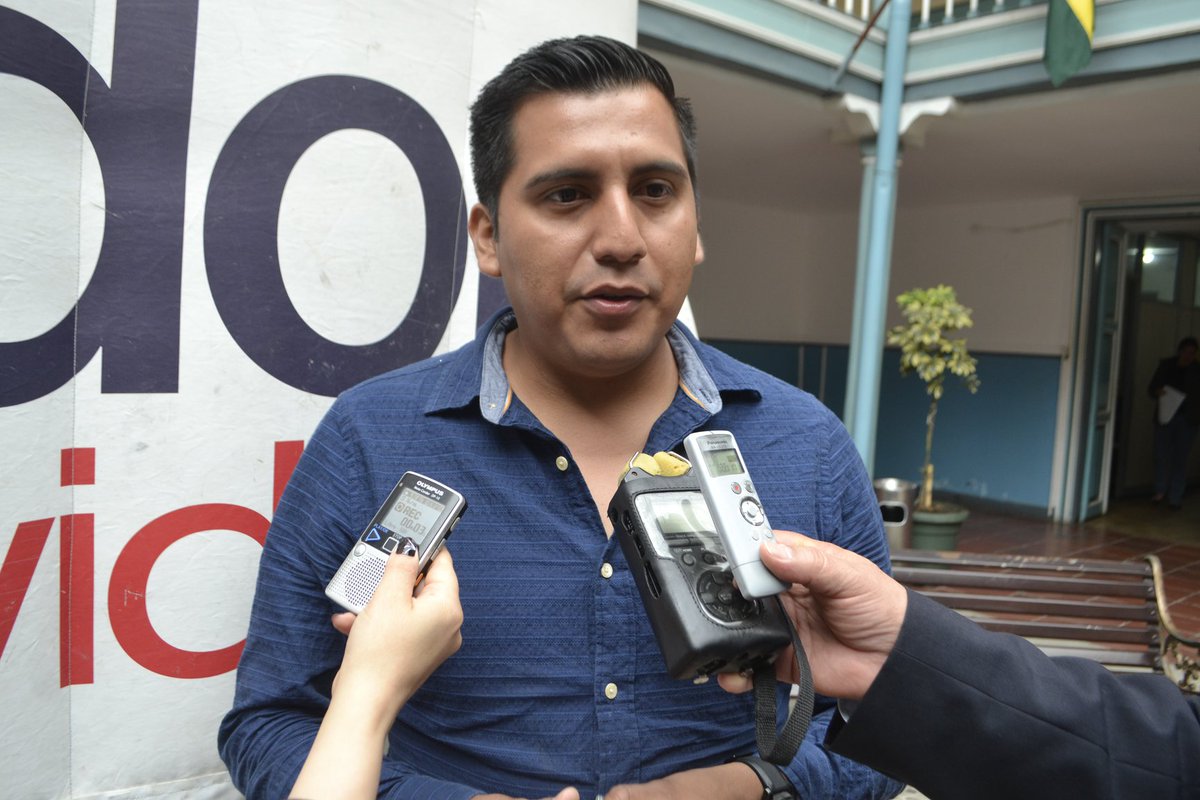 #Rolando Segovia delegado por el señor alcalde,  Ing. Jairo Herrera del cantón el #Pangui ,provincia de #Zamora Chinchipe  mediante entrevista da a conocer sobre las #festividades de este  cantón y también el #feriado de Carnavales de este cantón.
Fuente : <a href="/EdwinDanielRoj3/">Edwin Daniel RojasAguilar</a>