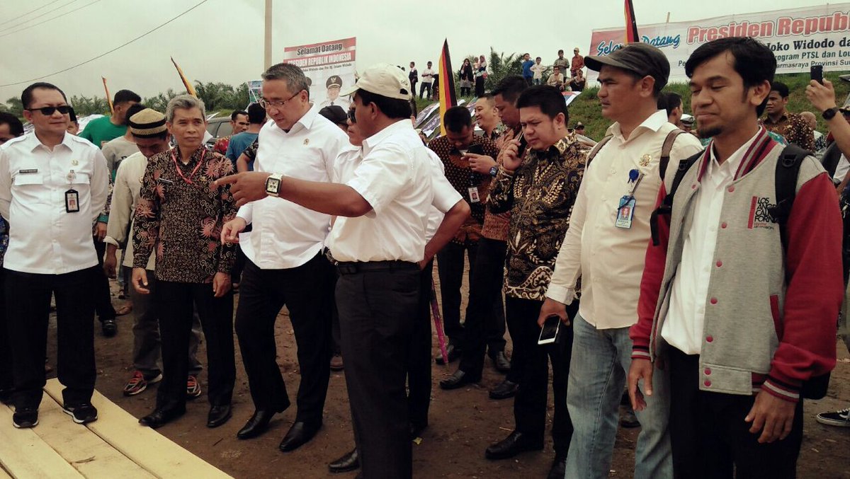 feri_sus77bkl's tweet photo. #ManfaatDanaDesa  
Untuk Indoneaia sejahtera
#TPPIBengkulu 
#PadatKaryaTunai
@jokowi 
@EkoSandjojo 
@anwsanusi 
@taufikmadjid71 
@fachrilabalado 
@dpmd_bengkulu 
@tppi_p3mdbkl https://t.co/4nFL6Qed44 https://t.co/0GzKbkPQAZ