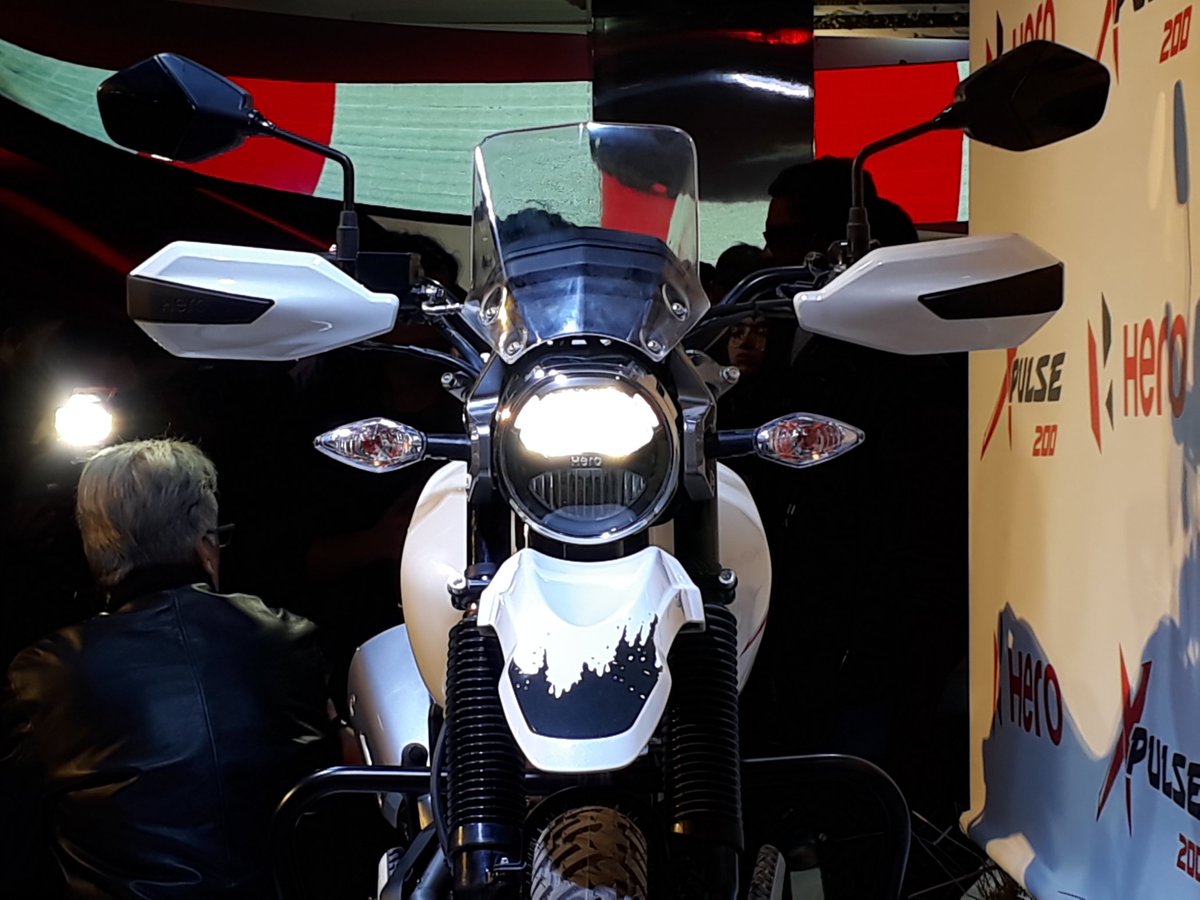 ShermanHale88's tweet photo. The @HeroMotoCorp XPulse 200 is good for 18.4bhp and a whole 220mm of ground clearance #AutoExpo2018 @MyMotoringWorld https://t.co/fIDufYxoKN