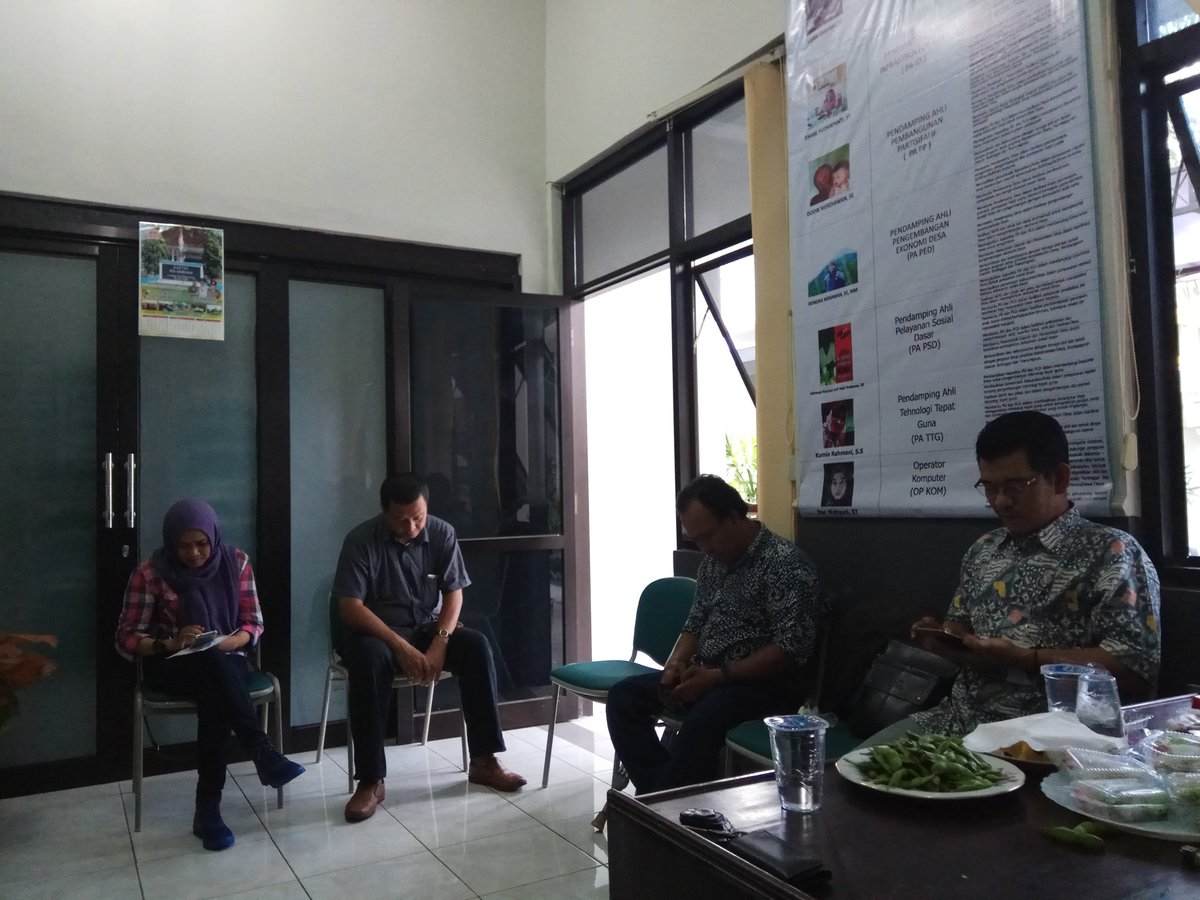 EnnikYudhayanti's tweet photo. Kunjungan KN P3MD dan Satker P3MD Propinsi #jawatimur #ManfaatDanaDesa
#tppijawatimur
#tppijember 
#tppijember
#tppijember
@Jokowi @EkoSandjojo @anwsanusi @taufikmadjid71 @fachrilabalado @DewantoAndry @fourzanitongjay @MerDodik @EnnikYudhayanti @anni31310729 @ilzam_zawawi https://t.co/owe9ekEphd