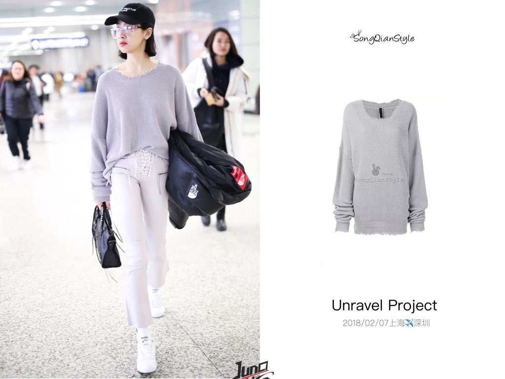 VicSongStyle's tweet photo. #SongQian #宋茜 #Vicsong #VictoriaSong
20180206 Shanghai ✈️ Shenzhen
Cap | #nasaseasons
Jacket | #supreme
Knit | #unravelproject
Jeans | #unravelproject
Hope you can squeeze time to have some rest. https://t.co/ykRD3Moz96