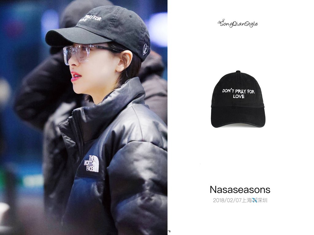 VicSongStyle's tweet photo. #SongQian #宋茜 #Vicsong #VictoriaSong
20180206 Shanghai ✈️ Shenzhen
Cap | #nasaseasons
Jacket | #supreme
Knit | #unravelproject
Jeans | #unravelproject
Hope you can squeeze time to have some rest. https://t.co/ykRD3Moz96