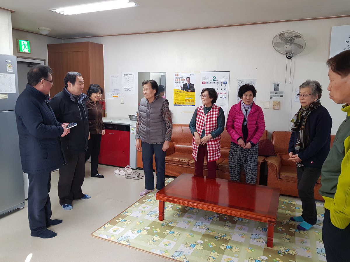 태평3동은 설명절을 맞이하여 주민자치위원회에서 준비한 사랑의 라면 박스를 관내 경로당 5곳에 전달하였습니다. 
작은 선물에도 기쁘게 맞이해주셔서 더 큰 감사함이 들었습니다. 
태평3동 어르신들께 새해에는 행운과 평안이 가득하기를 기원합니다.

#성남시