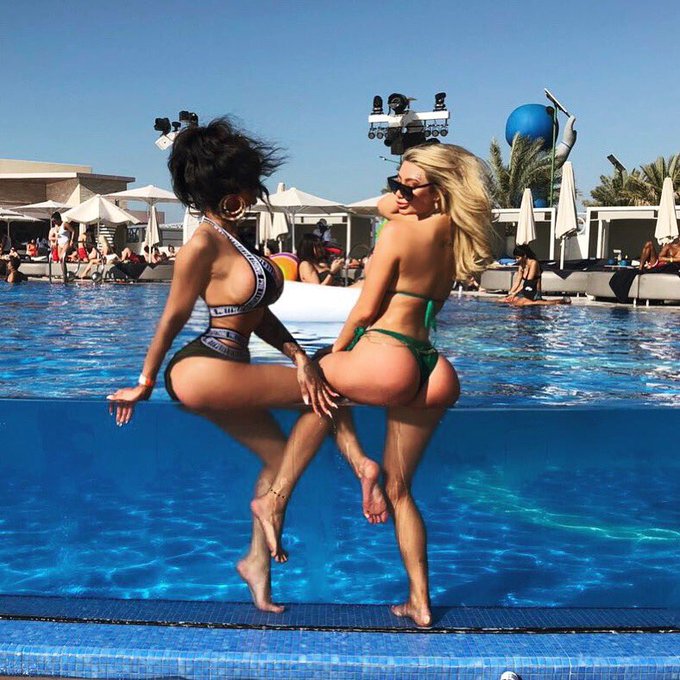 Absolutely sizzling with my sis #dxb #dubai #dubaitour https://t.co/nqPcCDVSts<a href="/tag/dxb"class="tags">#dxb</a><a href="/tag/dubai"class="tags">#dubai</a><a href="/tag/dubaitour"class="tags">#dubaitour</a>