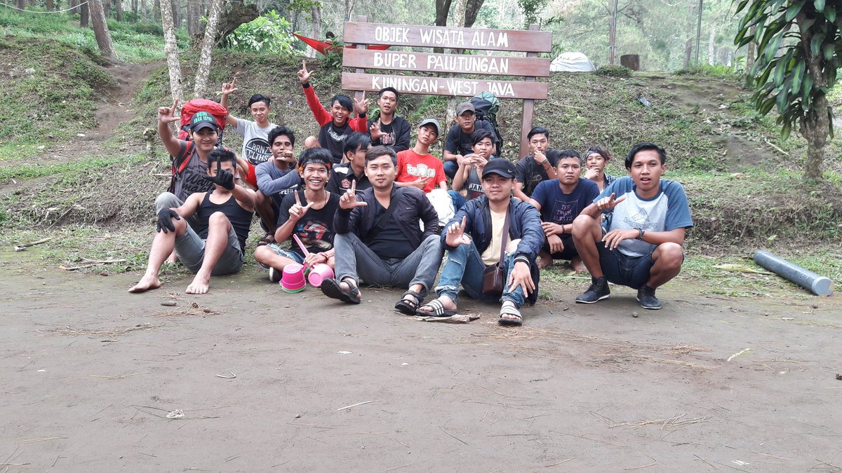 johnharis87's tweet photo. Yg muda yg berkarya "Latihan Dasar Kepemimpinan Pemuda". #ManfaatDanaDesa 
#tppicerbon
@jokowi 
@EkoSandjojo 
@taufikmadjid71 
@anwsanusi https://t.co/ajFA3Srk1L