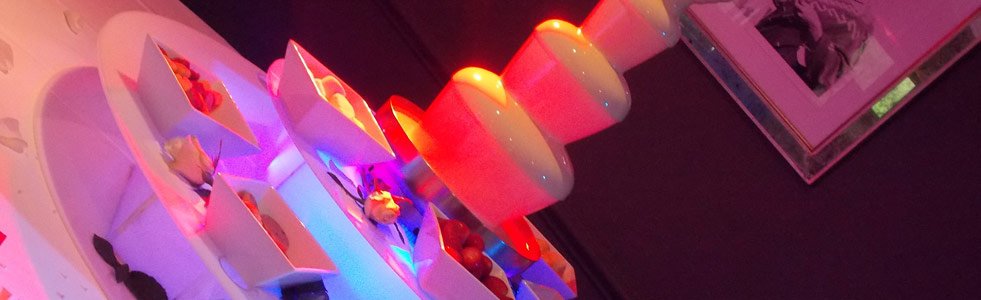 bobfunland12's tweet photo. If you really loved your partner you'd hire out one of our chocolate fountains JUST for them this Valentine's Day. Is 4kg of Belgium Chocolate enough...? https://t.co/fFw42bcaux https://t.co/8mfOuort4S