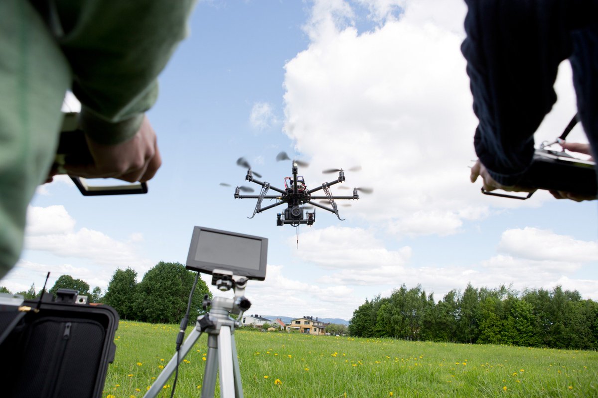 Consortiq_'s tweet photo. Managing #risk in your #drone operations- join us tomorrow with @coldwell_will and @simonmoonrock at 10am EST (3pm GMT). Register here: https://t.co/BdXyBBgeh2 https://t.co/fYV3WNAt9G