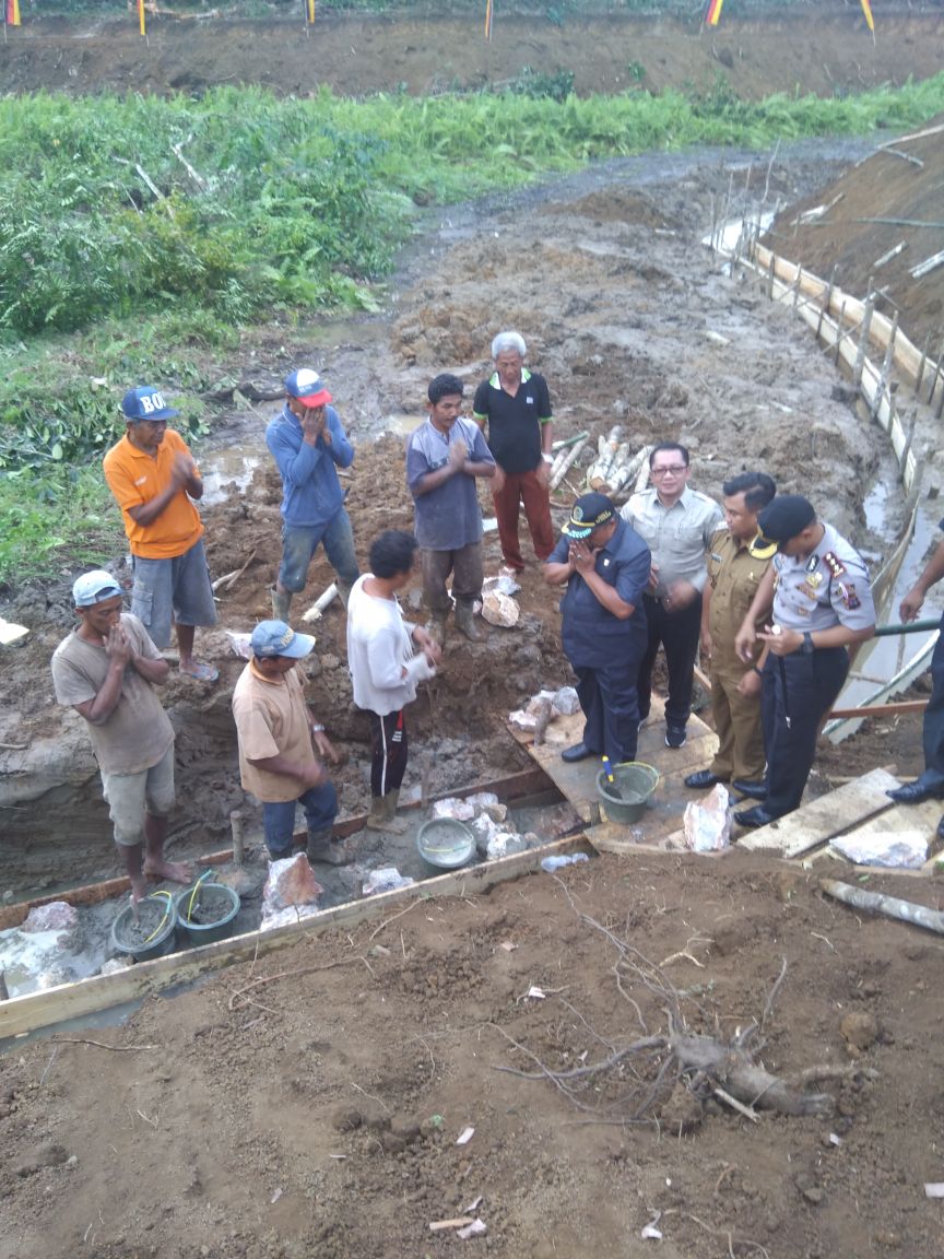 #ManfaatDanaDesa 
#TPPIBengkulu 
TAPM Kab. #TPPIMukomuko  
Pak Jokowi Dan Pak Mendes Turun Ke Desa
<a href="/jokowi/">Joko Widodo</a> <a href="/EkoSandjojo/">Eko P. Sandjojo</a> <a href="/taufikmadjid71/">IG : taufik.madjid</a> @fachrilabalado <a href="/tppi_p3mdbkl/">tppi P3MD BENGKULU</a> <a href="/dpmd_bengkulu/">Dinas PMD Bengkulu</a>