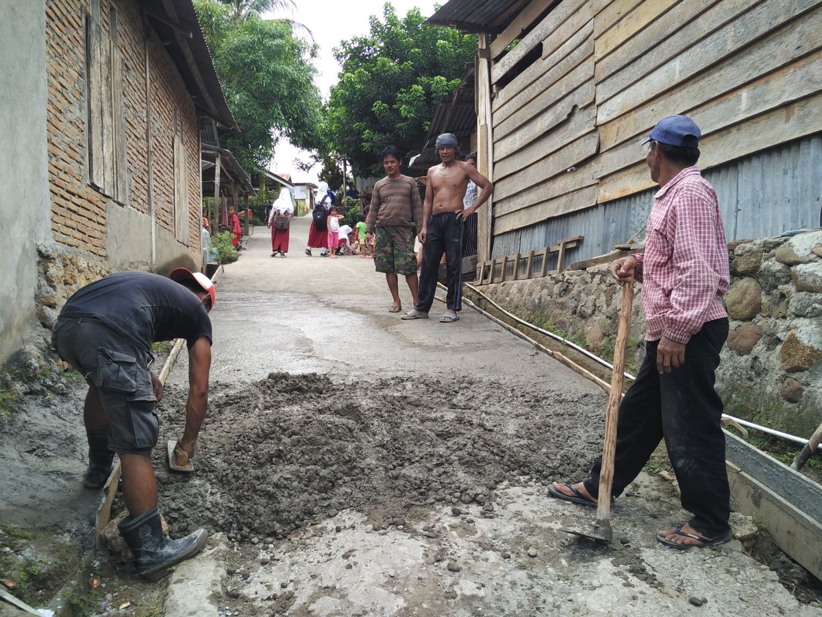 DDeewee_01's tweet photo. Lapangan kerja seluas2nya bagi masyarakat...
#ManfaatDanaDesa @jokowi
@EkoSandjojo @taufikmadjid71 @Nurhamz25186363 @Sriati26547380 https://t.co/qdSPp1luFh
