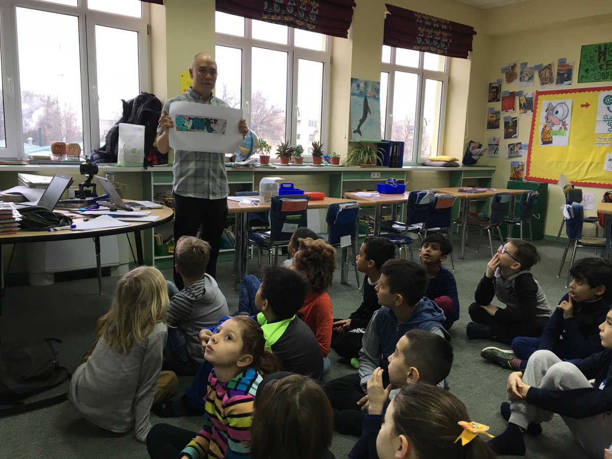 MattCromwellPYP's tweet photo. G3 learning about #graffiti with @TIS_TechCoach and thinking about how people can use graffiti to express themselves and communicate messages / emotions. #HWEO #PYP #tashschool https://t.co/CqMVb1XAMH