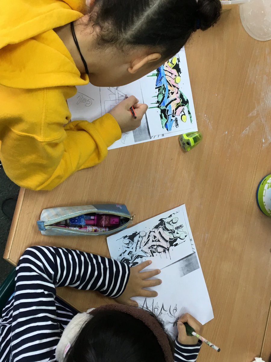 MattCromwellPYP's tweet photo. G3 learning about #graffiti with @TIS_TechCoach and thinking about how people can use graffiti to express themselves and communicate messages / emotions. #HWEO #PYP #tashschool https://t.co/CqMVb1XAMH