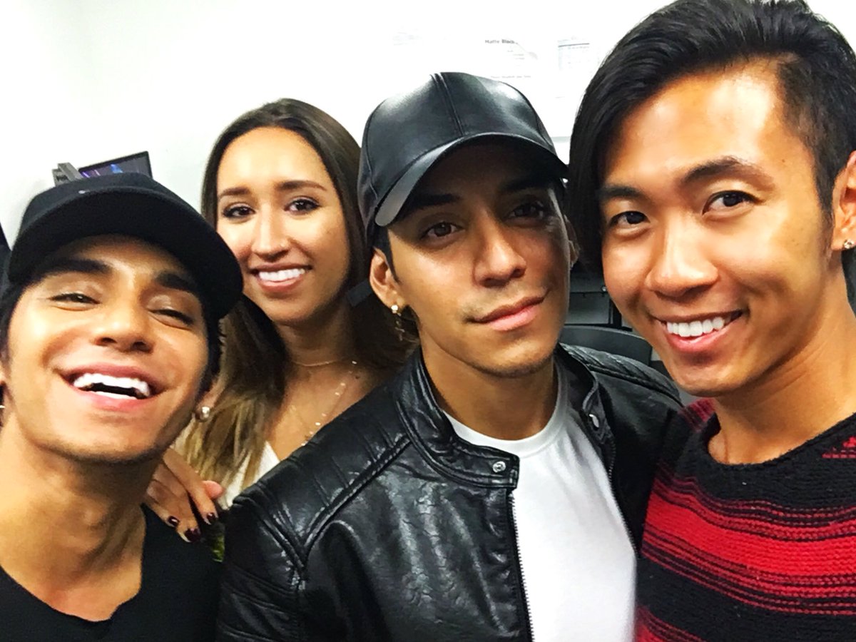 brandeecimo's tweet photo. #HappyTuesday #Night @x2musica #Squad @ezeeeofficial @Jpcardenasss #Nina #Brandeecimo #Cute #Selfie #Twinners #Retweet #Repost #LikePhoto ππ±π https://t.co/LSjutXIG7U