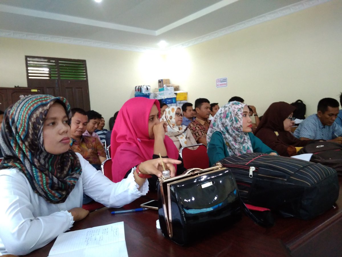 Sopian12081981's tweet photo. #ManfaatDanaDesa 
Penguatan Kapasitas Pendamping.
Bersama TA dan seluruh Pendamping di Kabupaten Kampar Riau
@jokowi 
@EkoSandjojo 
@taufikmadjid71 
@tppindonesia 
@KemenDesa 
@SherlyArianty 
@wendymoretha
@irmankalampayan 
@Nahara_ST https://t.co/QAxDGQkTYu