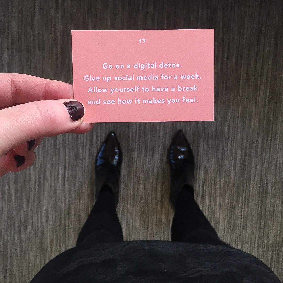 mindfulmail_'s tweet photo. Could you go on a digital detox for a week? 😱It’s important to give your mind a rest. How many times do you pick up your phone a day? 📱🙏🌱#digitaldetox #wellbeing #rest #mind #selfcare #mindfulness https://t.co/c3DvsF5xvd