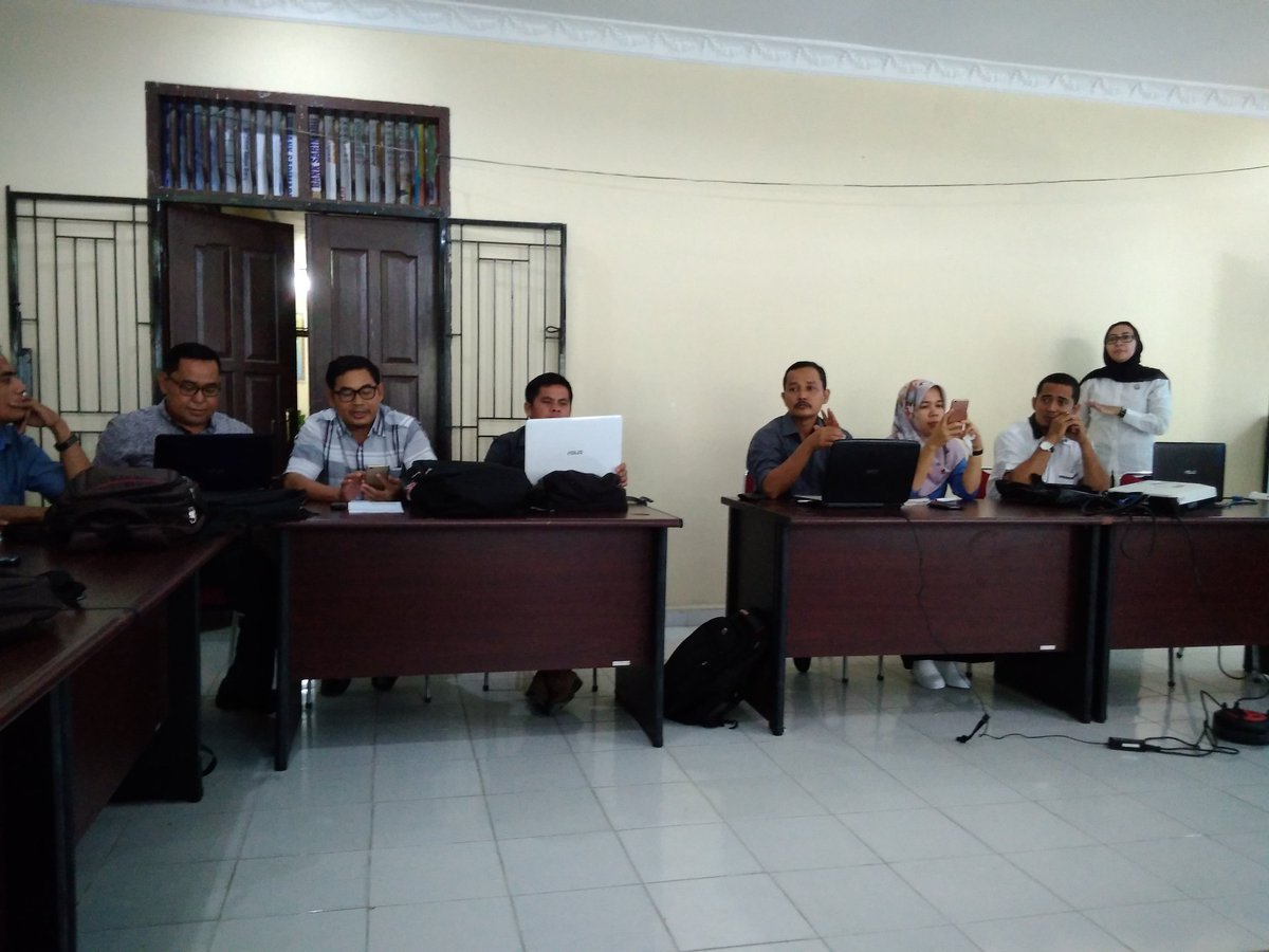 Sopian12081981's tweet photo. #ManfaatDanaDesa 
Penguatan Kapasitas Pendamping.
Bersama TA dan seluruh Pendamping di Kabupaten Kampar Riau
@jokowi 
@EkoSandjojo 
@taufikmadjid71 
@tppindonesia 
@KemenDesa 
@SherlyArianty 
@wendymoretha
@irmankalampayan 
@Nahara_ST https://t.co/QAxDGQkTYu