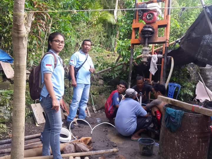 bretyindah's tweet photo. #ManfaatDanaDesa bagi masyarakat kampung mahangiang #KabSitaro #sulut pekerjaan air bersih.
#TPPISulut #TPPISitaro https://t.co/5myjX5FjDh