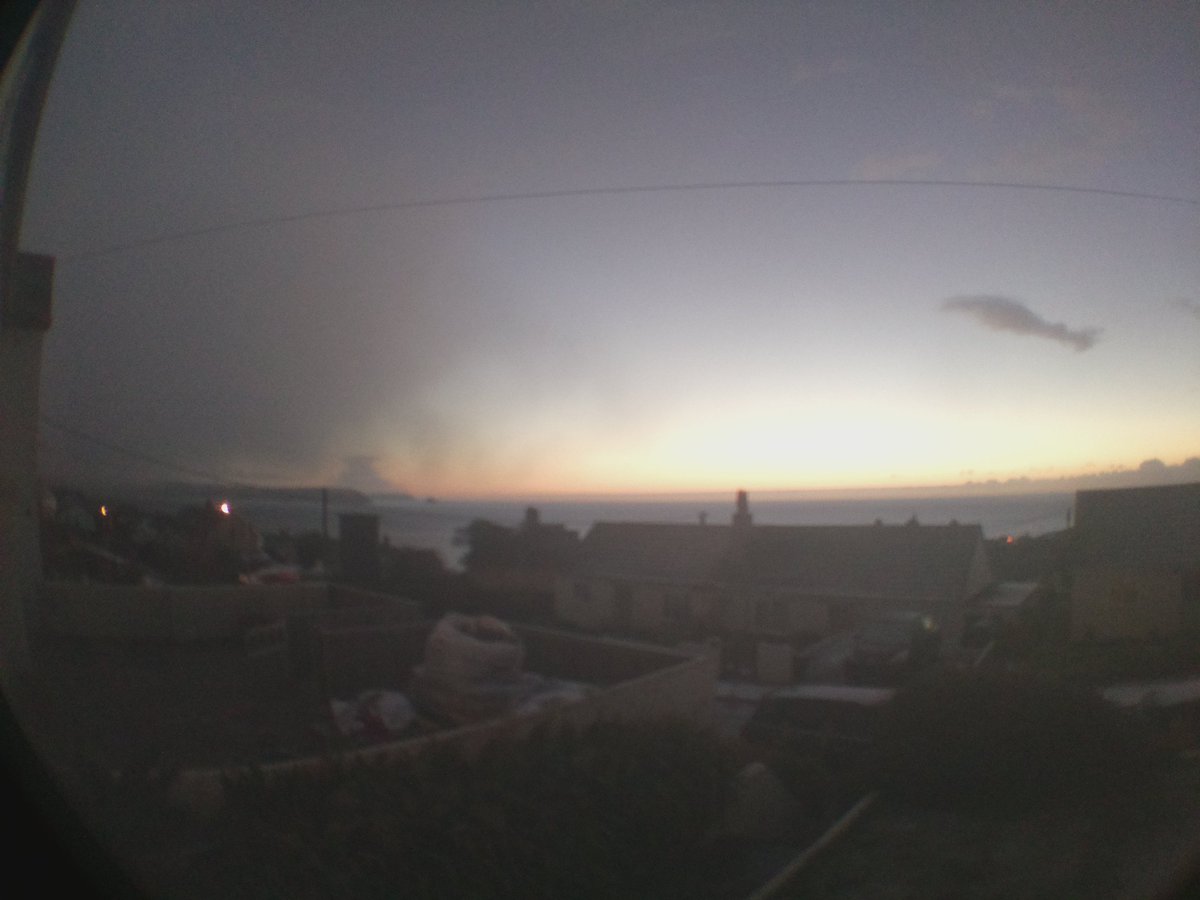 ScathWeather's tweet photo. What happened then it all went dark Ext:2c Int:2c P:1017hpa W:0kmh G:0kmh D:SE R:0mm L:10 #rebooted #portscatho #weather https://t.co/LiyvRRTx0M