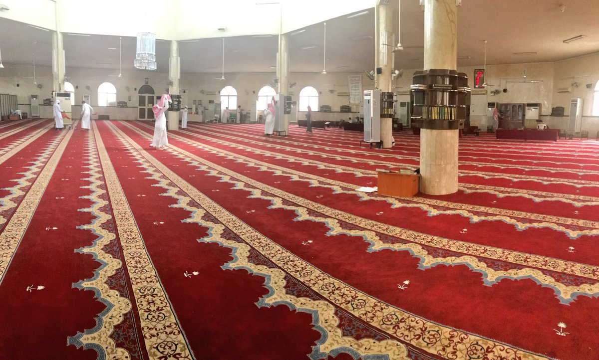 قام النشاط الطلابي في المعهد العلمي في مكة بمشاركة الفريق التطوعي في تنظيف المسجد المجاور للمعهد وتطييبه ضمن شعار هذا الأسبوع ( بيئتي نظيفة )