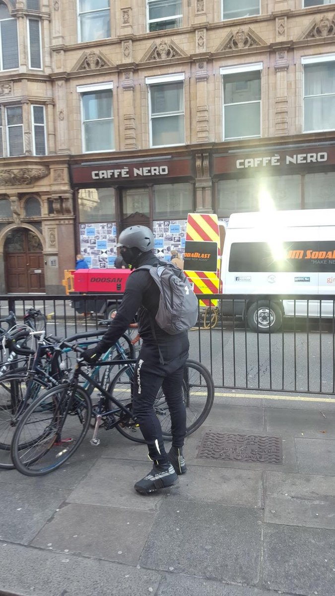 London cycling peeps: my bike got stripped while locked up on Waterloo Bridge yesterday (brake, gear cables &amp; chain snapped; disc brakes, derailleur, handlebars &amp; stem stolen). Someone sat on bus managed to take photo of thief. Can you pls keep an eye out &amp; RT? @citycyclists
