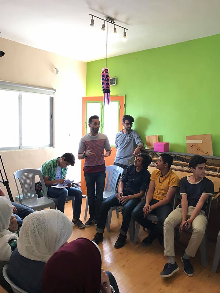 badirjo's tweet photo. تعزيز إمكانيات الشباب في المناطق الأقل حظاً، وتدريبهم للبدء بإنشاء مشاريع مبتكرة خاصة بهم، كان الهدف وراء تأسيس مبادرة #بلّش_أبدع من قِبل الشاب الشغوف صالح الحنش. في وقت قياسي، نجحت المبادرة في الوصول إلى تسع محافظات في المملكة.
#BADIRJo #Jo https://t.co/AAlKZ5kVFt