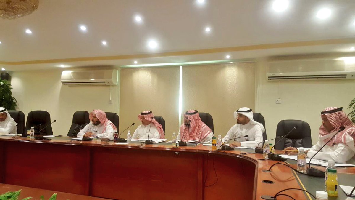 مشرف الأنشطة الطلابية في المعهد العلمي في مكة المكرمة يشارك في جدول أعمال الاجتماع التاسع عشر للجنة التحضيرية للإشراف على الأندية والبرامج الصيفية لعام ١٤٣٩ الذي أقيم في إدارة التعليم بمكة  بمشاركة الجهات ذات العلاقة
وإشراف  أمارة منطقة المكرمة