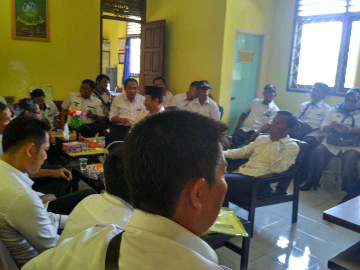 ImamhalimiZ's tweet photo. Rapat koordinasi bersama Camat, Kasi PMD, Kepala Desa dan Tenaga Pendamping Peofesional Indonesia Kecamatan Buay Madang Timur Kab. OKU Timur..
#ManfaatDanaDesa 
#ProvinsiSumsel 
#KPPsumsel 
Imam Halimi, S.T, PDP Kec. Buay Madang Timur OKU Timur... https://t.co/ThKMHPMedT