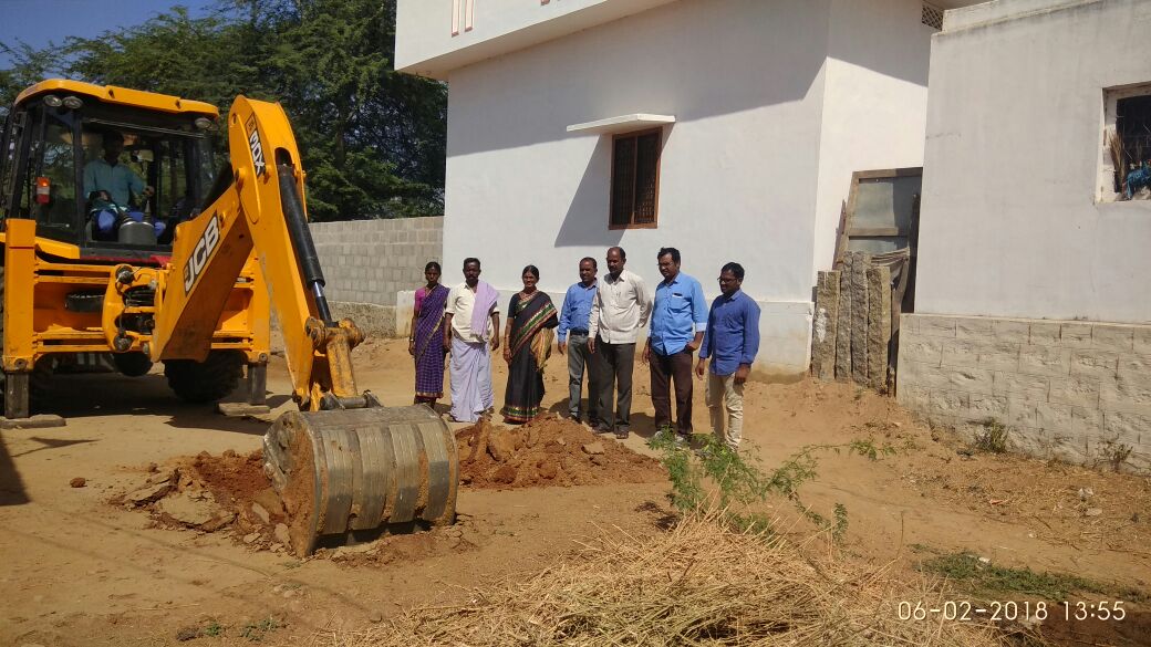 SwachhaWNP's tweet photo. Mass pitting for construction of #IHHLs in #Rajanagaram #Wanaparthy (Mandal &amp; District), #Telangana #LetsConstructToiletsTS @swachhbharat #ZSBPTS #ZSBP @paramiyer_ @TSSBMG @DivyangWaghela @mahimavashisht @KTRTRS @TelanganaCMO @jupallyk_rao @TelanganaToday @hansindia @the_hindu https://t.co/1ys44HTr5J