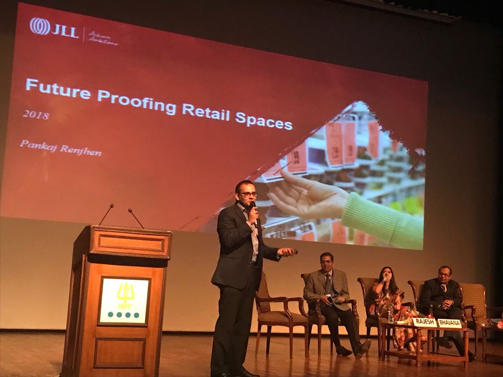 IMTGhaziabad's tweet photo. "Consumers are everywhere, just that our channels are getting merged"
@PankajRenjhen, Managing Director, Retail Services @JLL delivers his take on the retail story. Focusing on the necessity to embrace the "Smart Customer"
#IMTeamDMCI #DMCIconclaveAtIMT https://t.co/AucW0CMNSg