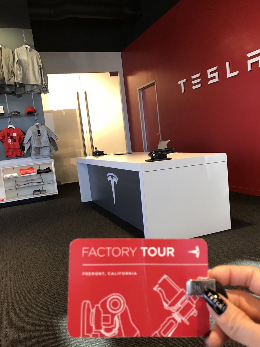 kazmeister1's tweet photo. 今回の #旅行 の目的のひとつはコレ! #テスラ #ファクトリーツアー
イーロン・マスク、今日は #大成功 だった #スペースX #ファルコンヘビー の #打ち上げ でおそらくフロリダだったかな。
それと、まだ日本には来てないけど、こちらでも珍しい #モデル3 見れた!
#teslafactorytour #Fremont https://t.co/JurARQHJG9