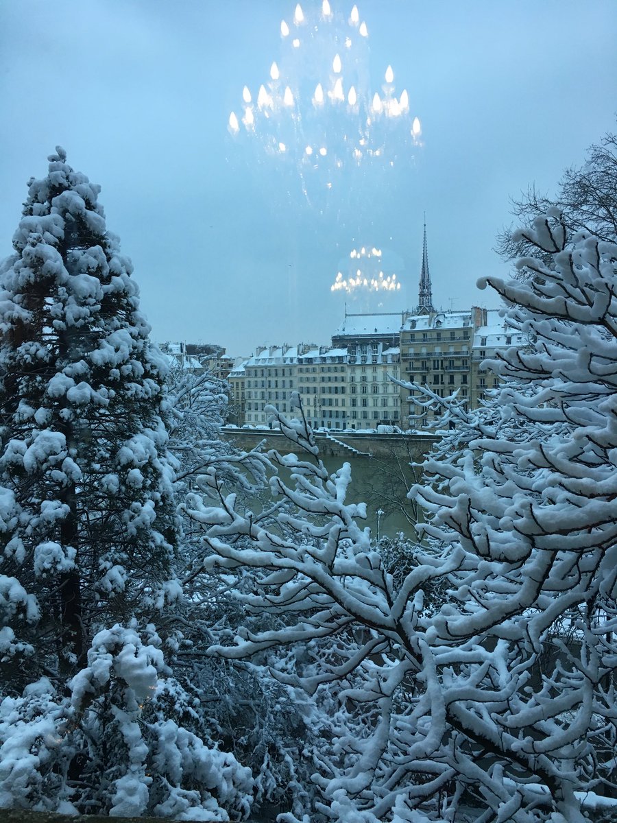Anne_Hidalgo's tweet photo. C’est beau Paris ! https://t.co/EL57XBteGM
