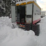 まさに神対応!豪雪地域で立ち往生の車にヤマザキパンが自社製品開放!