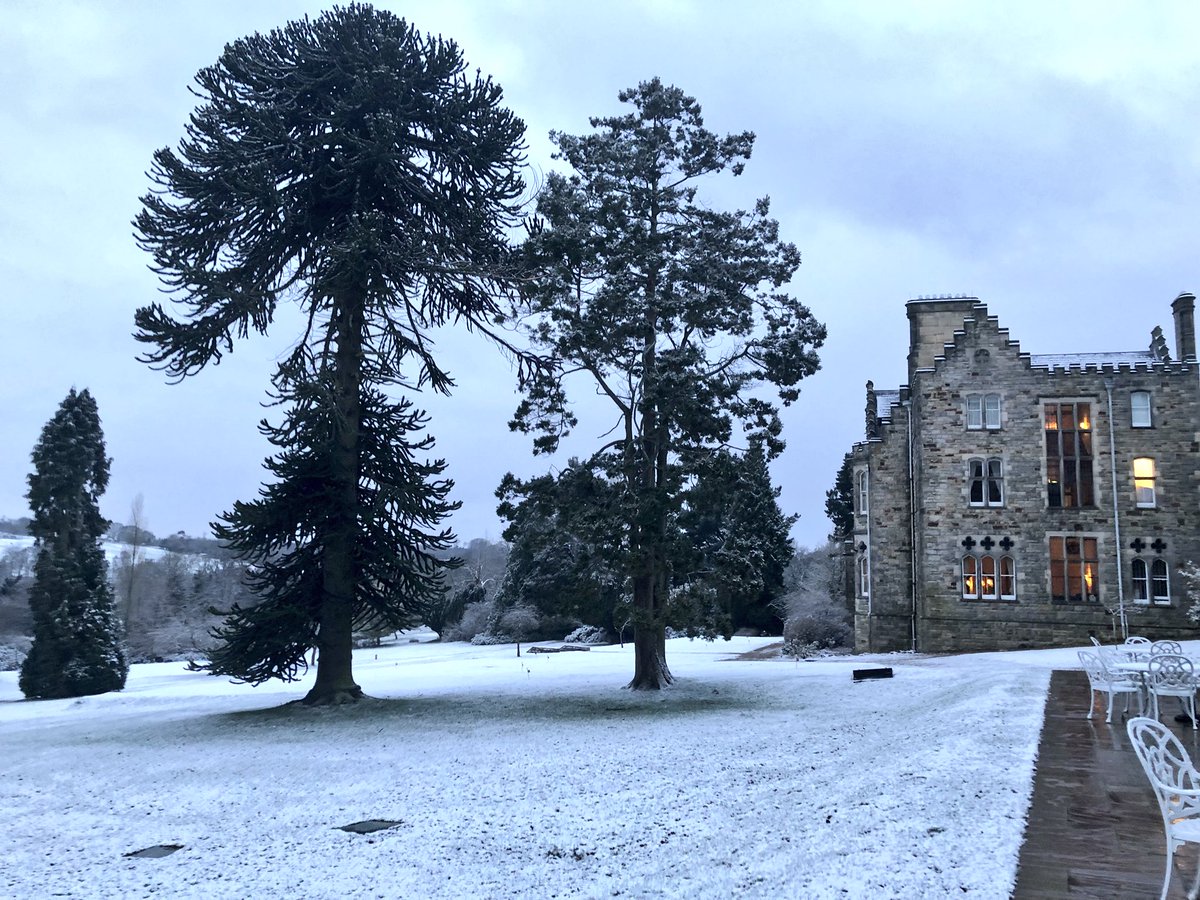 CMCSummits's tweet image. Beautiful scenery this morning! #GCIOB ❄️