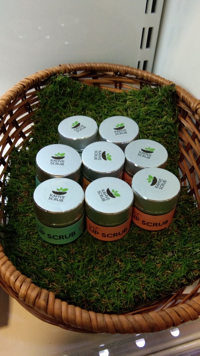 AinGee141's tweet photo. New lip scrub in store now.. Come n get it guys!!..  Kahve Lip Scrub.. https://t.co/Jy5NjLrz6t