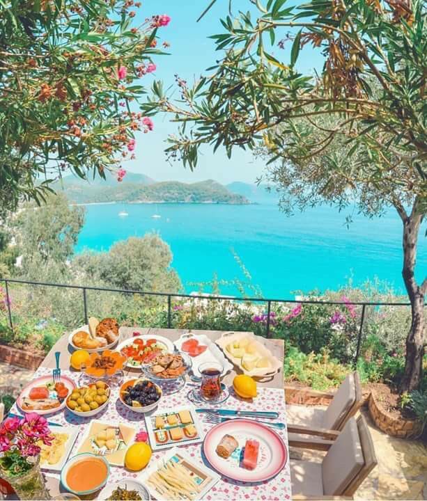 فطور تركي من ولاية موغلا جنوب غرب تركيا.
صباح الخير😋