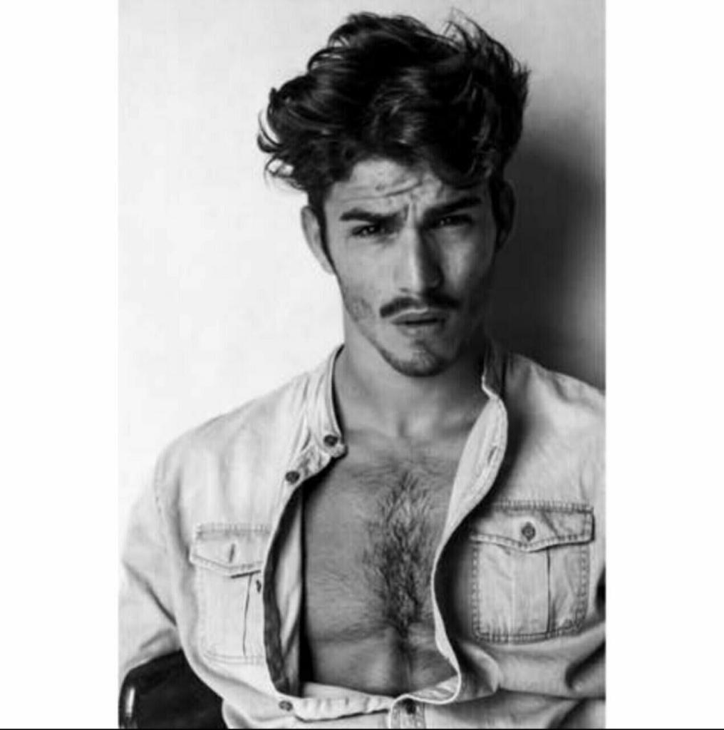 معشوقتي  ...
إذا كان وصولي اليك 
س يؤذيني
 ف بلغي الأذى انني قادم وتعطري  .....!!!

#لتلك_العينين_اكتب