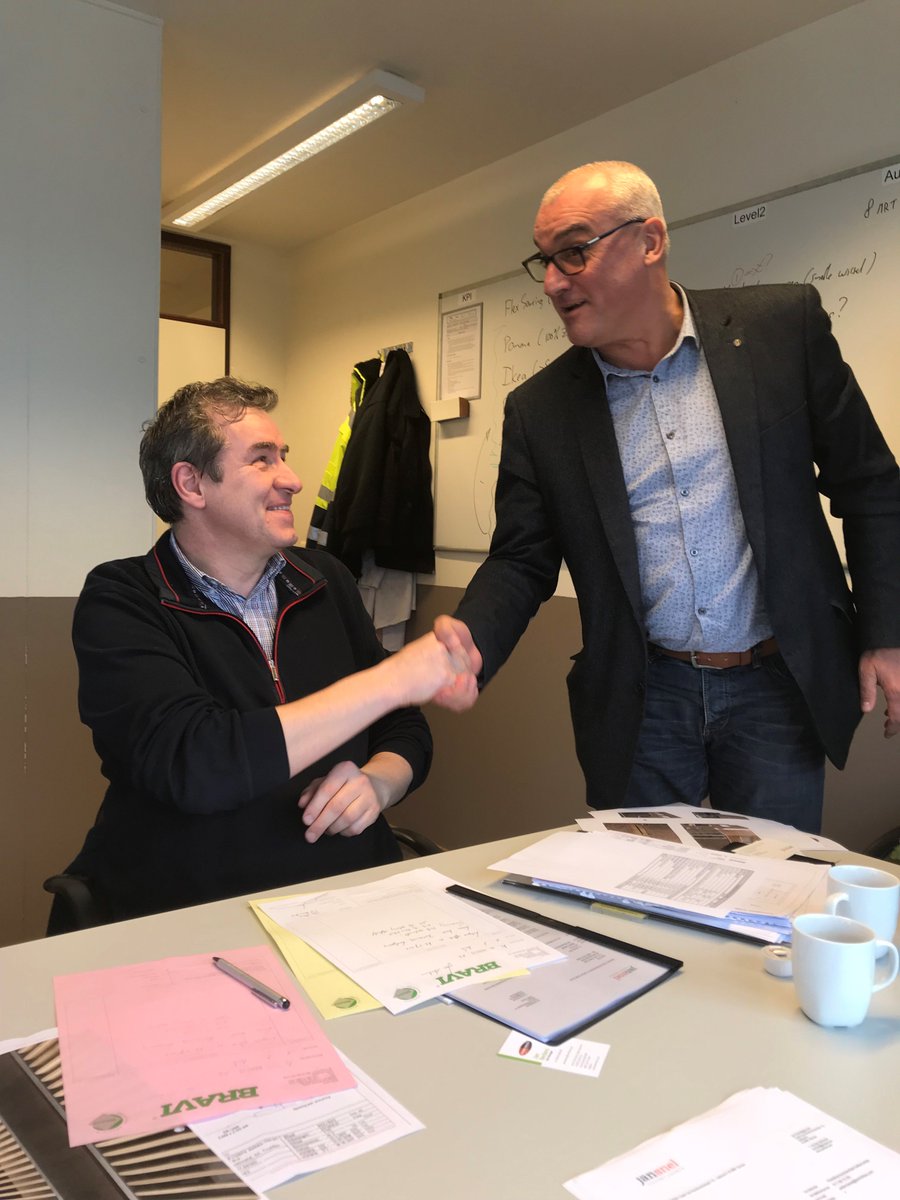 Het contract voor de bouw van het nieuwe, permanente hoofdkantoor tussen Bravi N.V. en Jan Snel Belgium is getekend. Op de foto Dhr. Peter Claes, Bravi N.V. en Dhr. Patrick Waumans, Jan Snel. Het nieuwe kantoor zal voorzien zijn van het hoogste afwerkingsniveau. #JanSnel